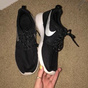 Women’s Nike Roshes